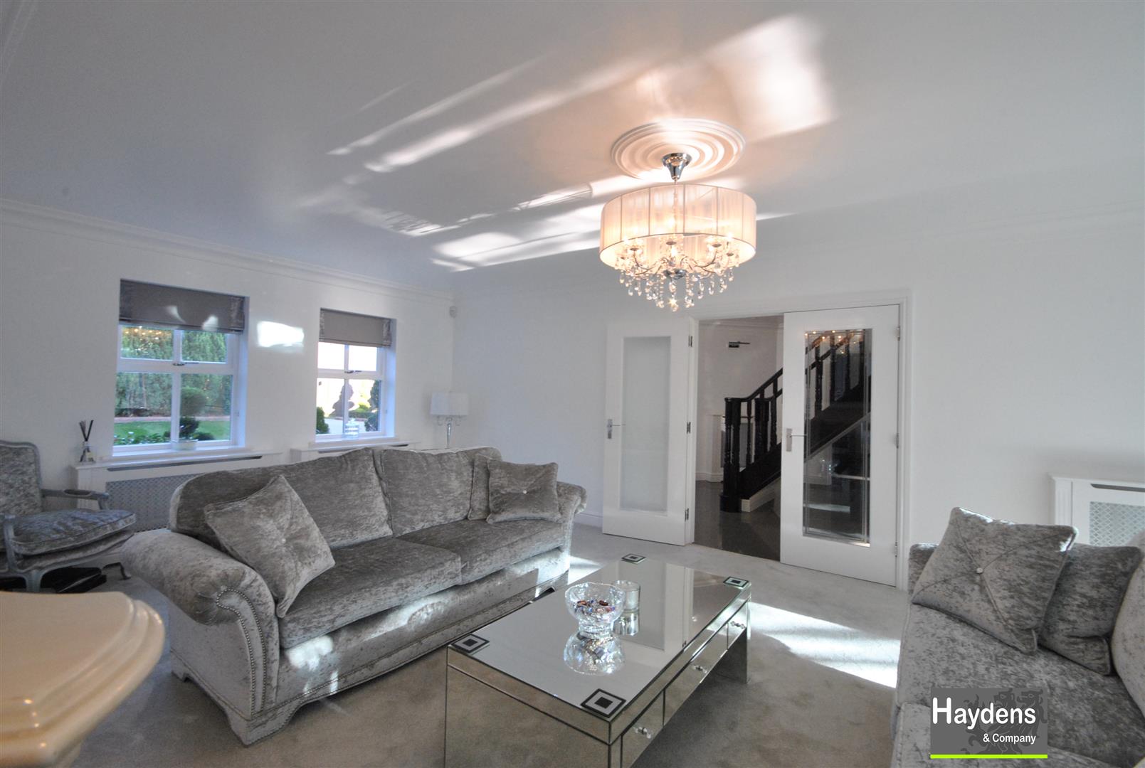 6 Bedrooms, House - Detached